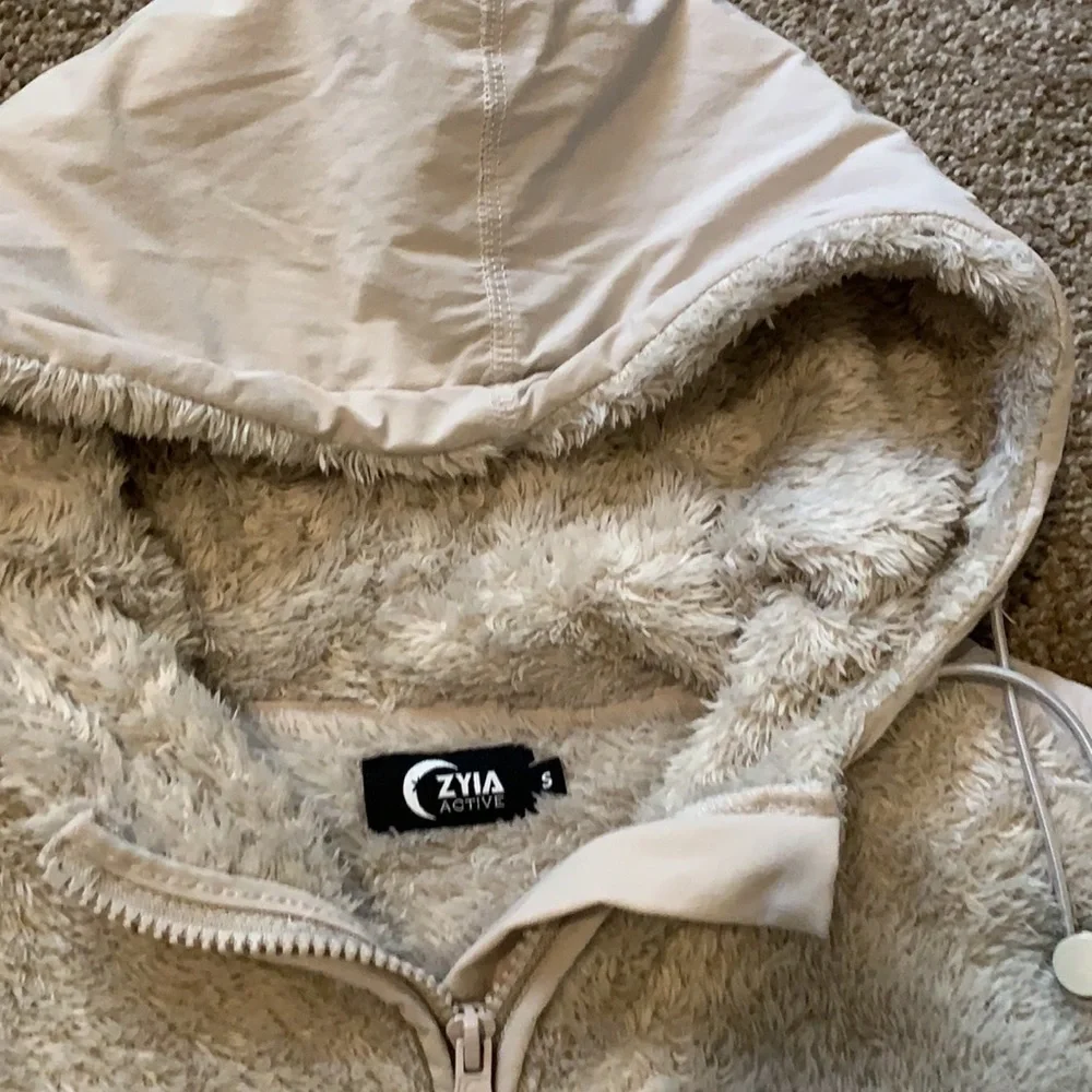 Zyia Sherpa Jacket - Picture 2 of 4